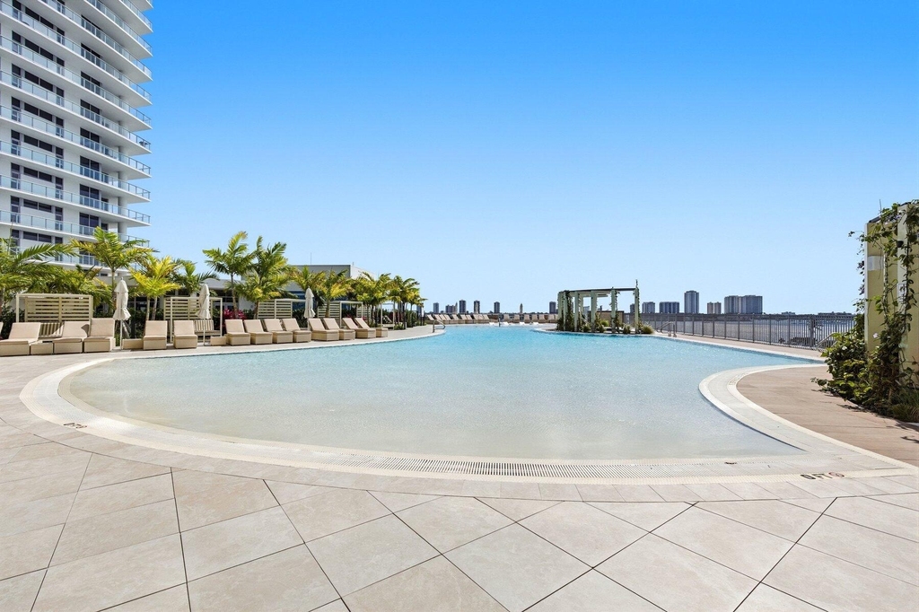 220 Lake Shore Drive - Photo 33