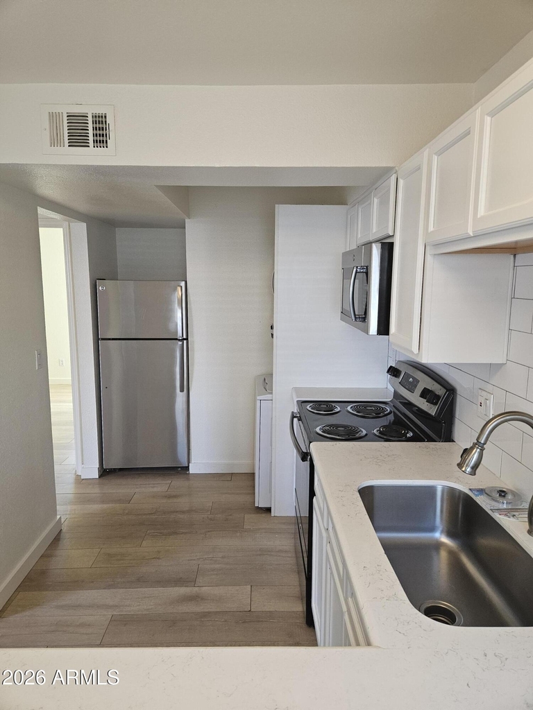 1330 E Highland Avenue - Photo 3