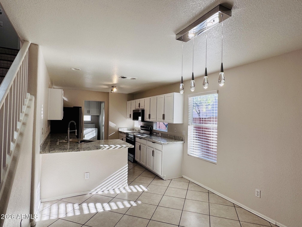 17606 N 17th Place - Photo 8