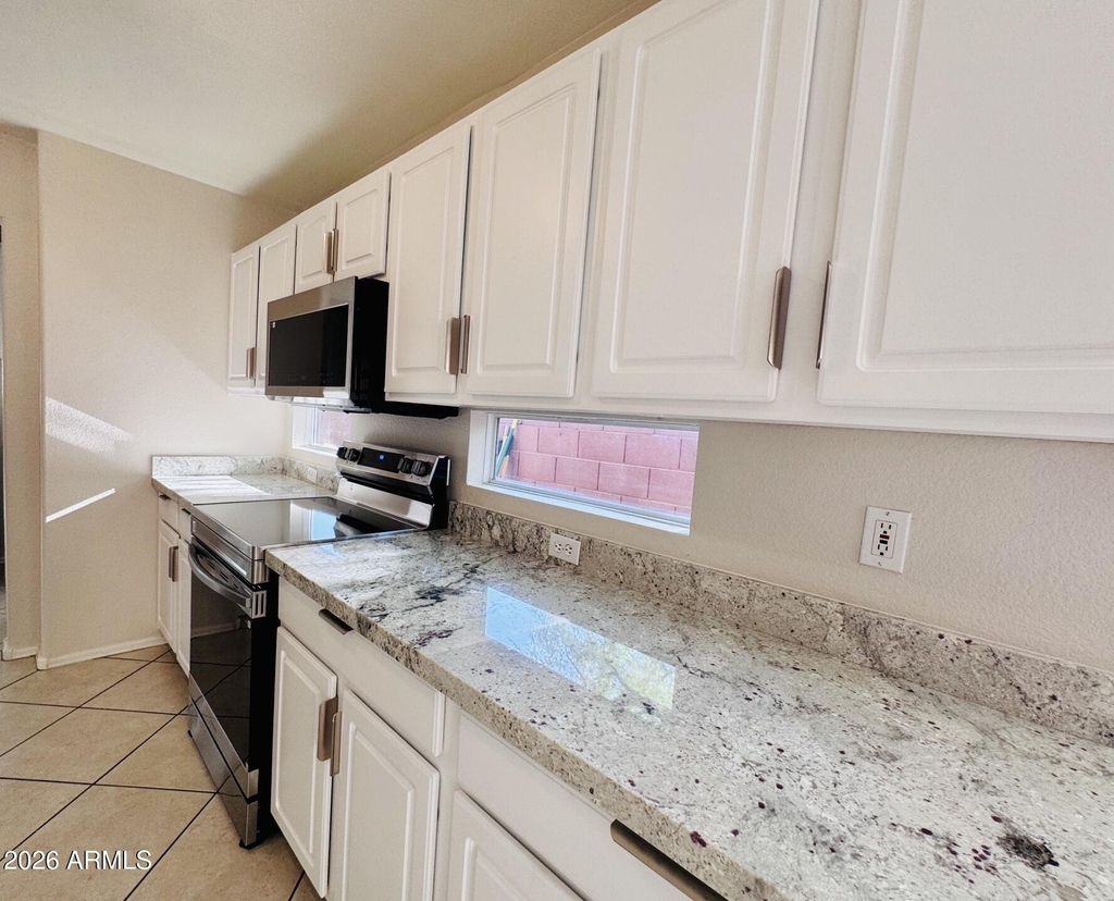 17606 N 17th Place - Photo 9
