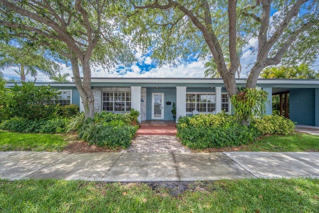 2201 N Lakeside Drive - Photo 0