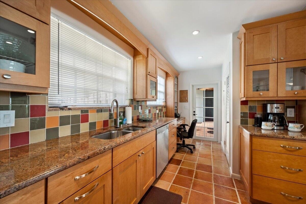2201 N Lakeside Drive - Photo 8