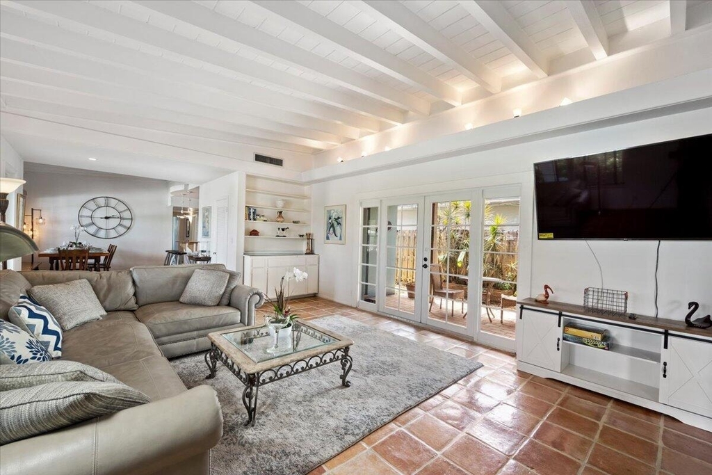 2201 N Lakeside Drive - Photo 4