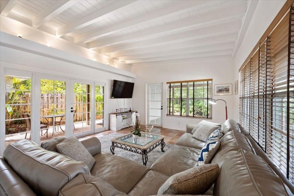 2201 N Lakeside Drive - Photo 3