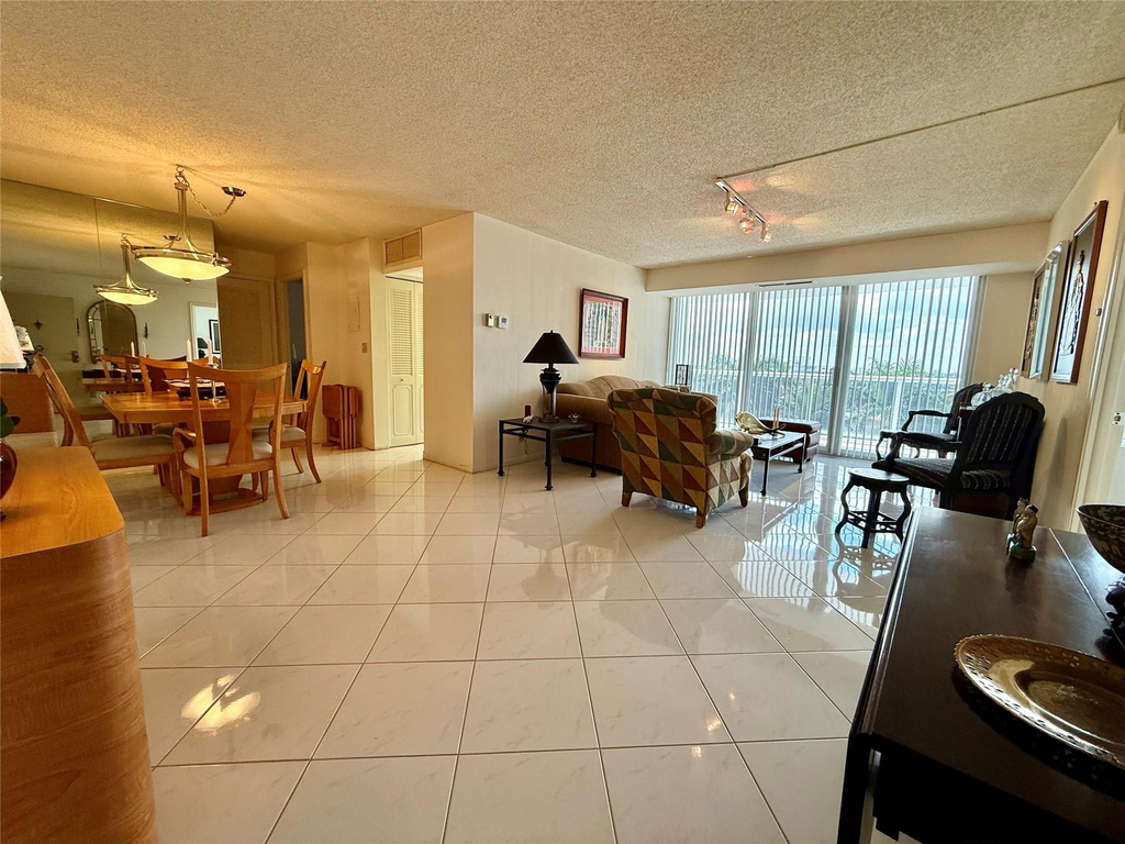 2841 N Ocean Boulevard - Photo 2