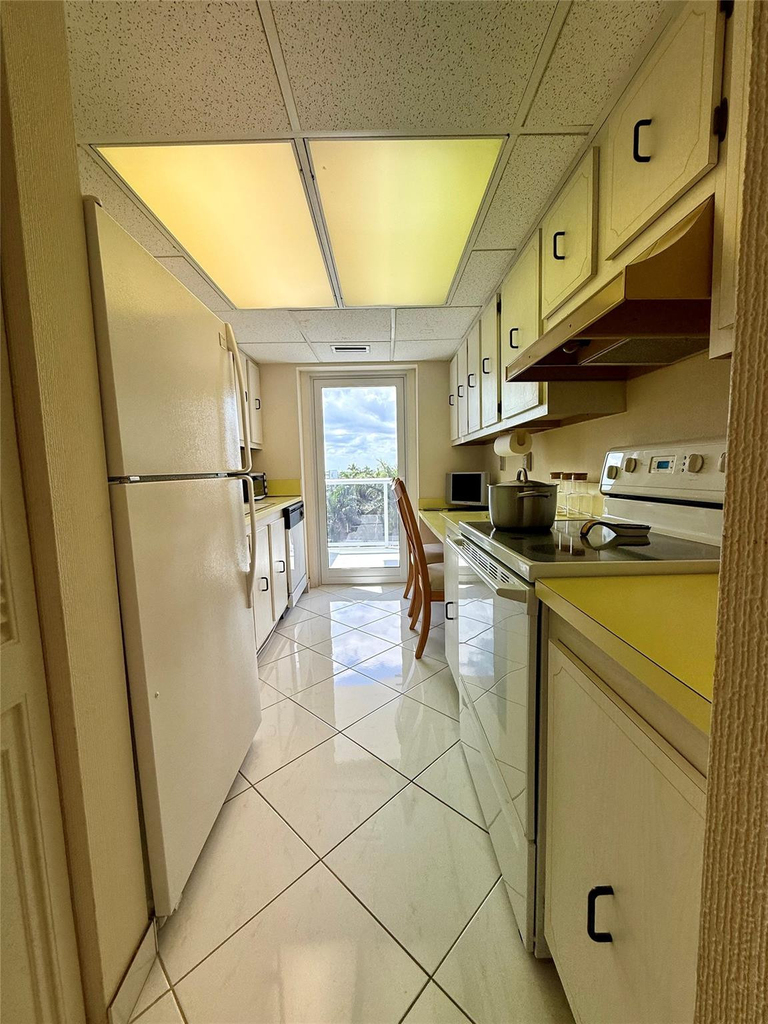 2841 N Ocean Boulevard - Photo 4