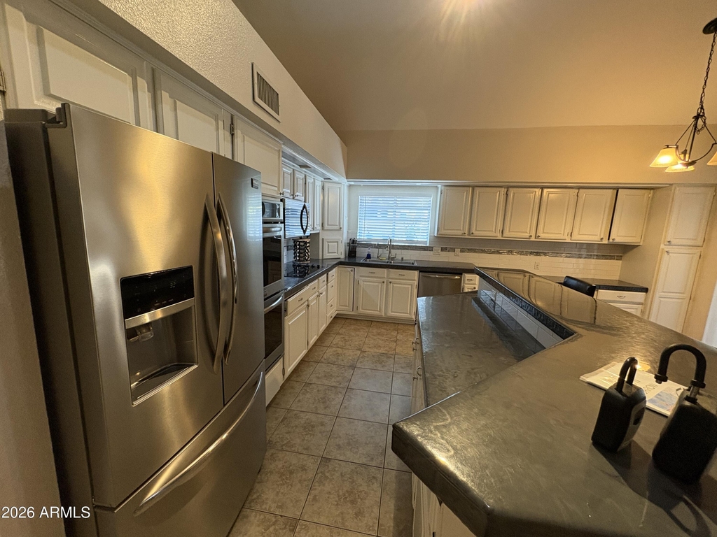 7035 W Morrow Drive - Photo 4