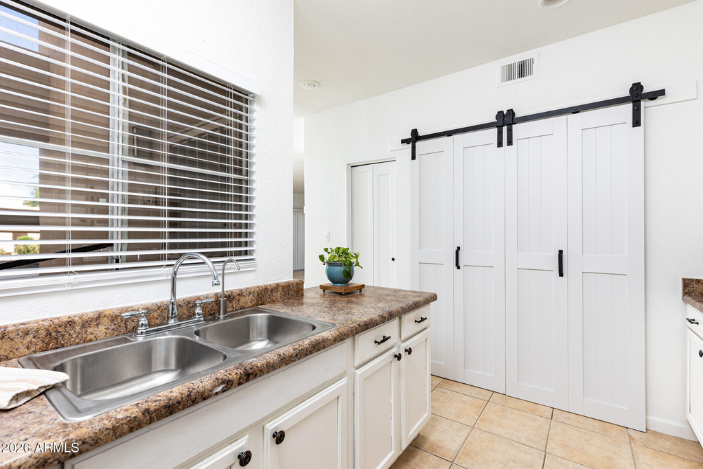 11333 N 92nd Street - Photo 9
