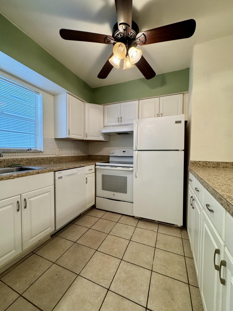 6505 Winfield Boulevard - Photo 2