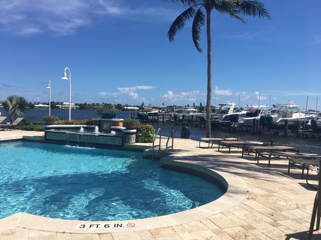 117 Yacht Club Way - Photo 0