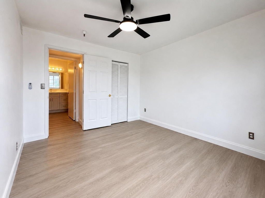 117 Yacht Club Way - Photo 15
