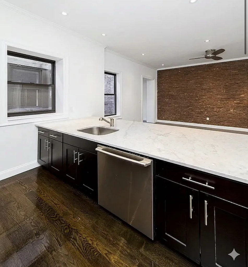 1377 Lexington Avenue - Photo 3