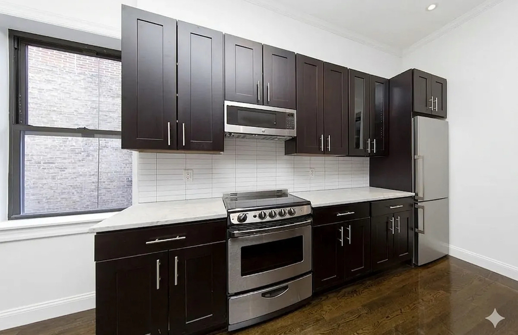 1377 Lexington Avenue - Photo 2