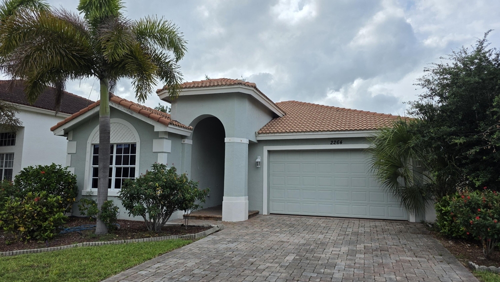 2264 Sw Newport Isles Boulevard - Photo 0