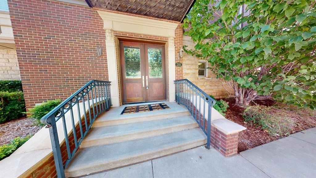 205 N Geary Avenue - Photo 4