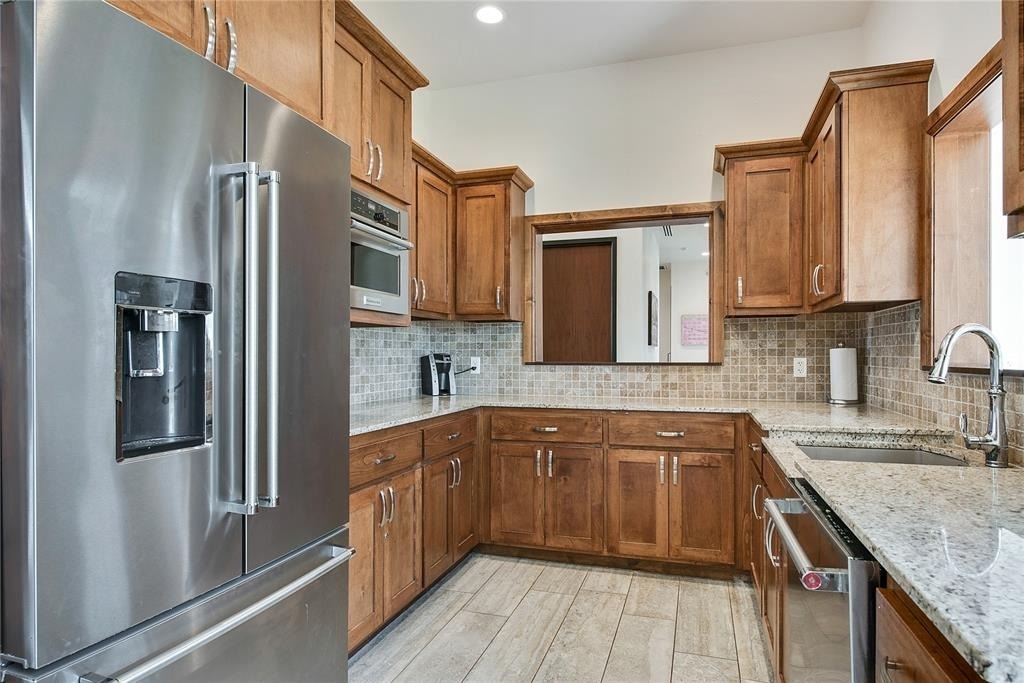205 N Geary Avenue - Photo 1