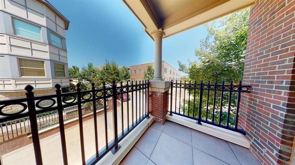 205 N Geary Avenue - Photo 16