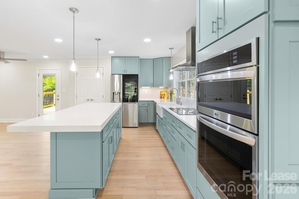 100 Chadmore Drive - Photo 2