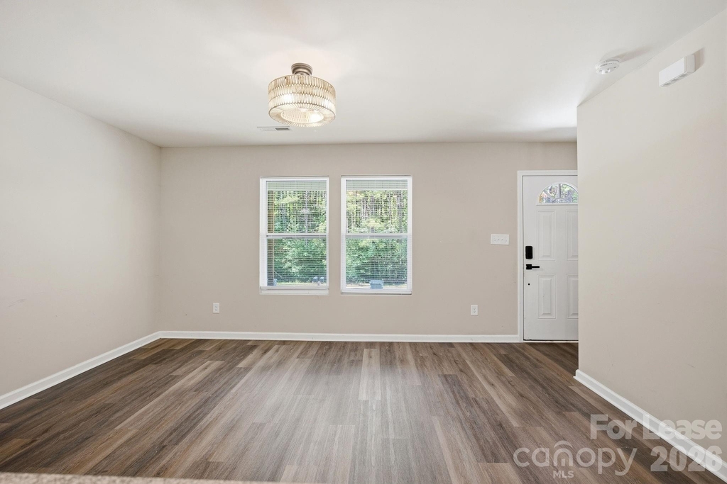 1361 Ontario Drive - Photo 5
