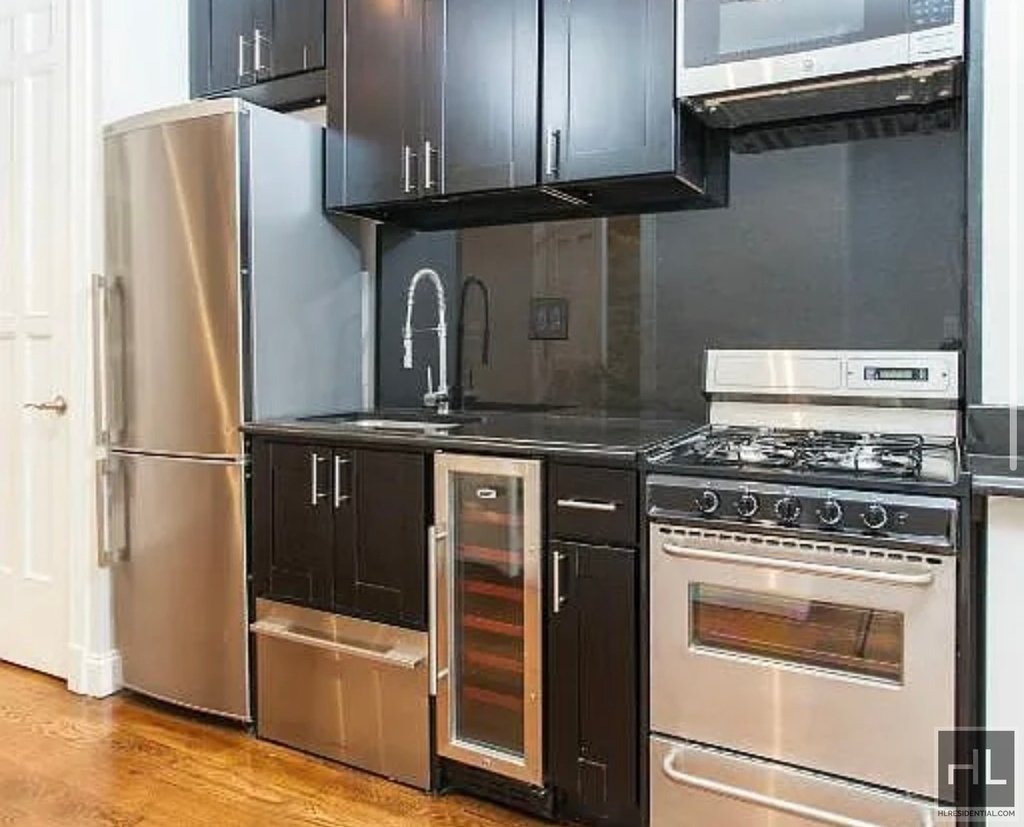 West 52nd Street - Photo 1