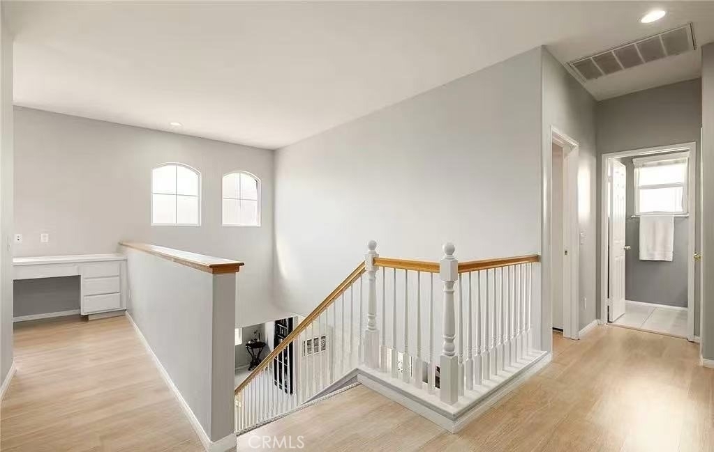 22358 Hawthorn - Photo 4