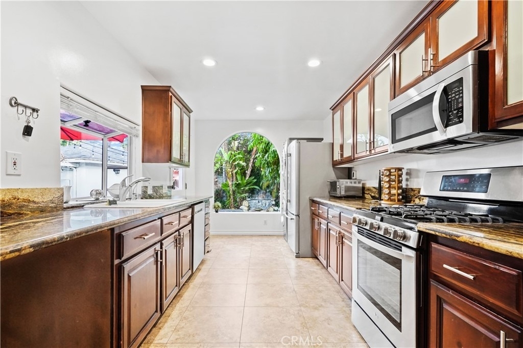 5362 Yolanda Avenue - Photo 3
