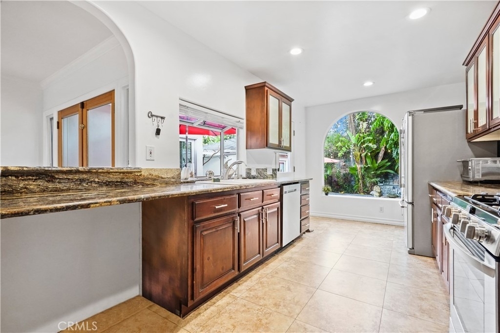 5362 Yolanda Avenue - Photo 4