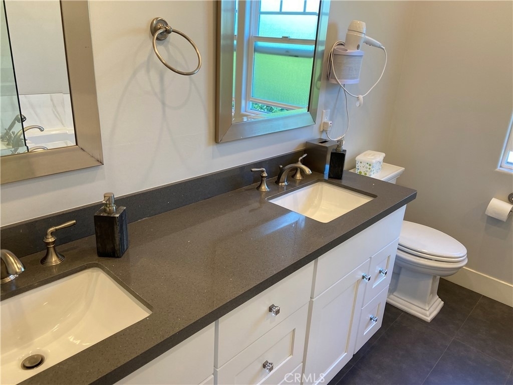 4470 Stansbury Avenue - Photo 56