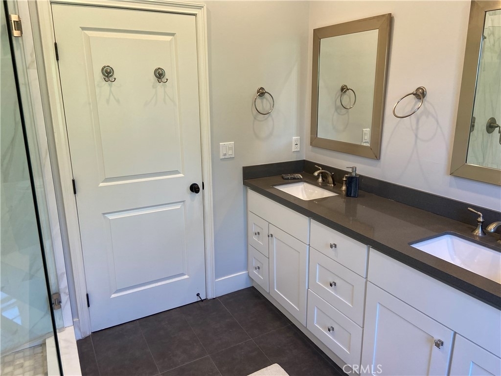 4470 Stansbury Avenue - Photo 59