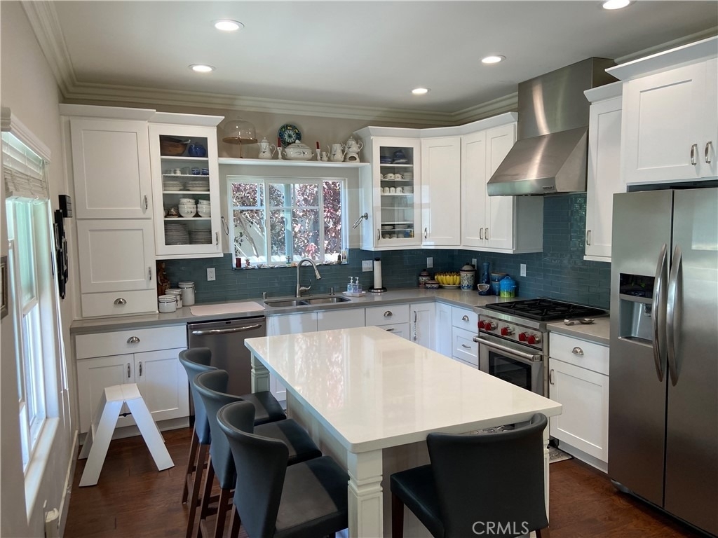 4470 Stansbury Avenue - Photo 4