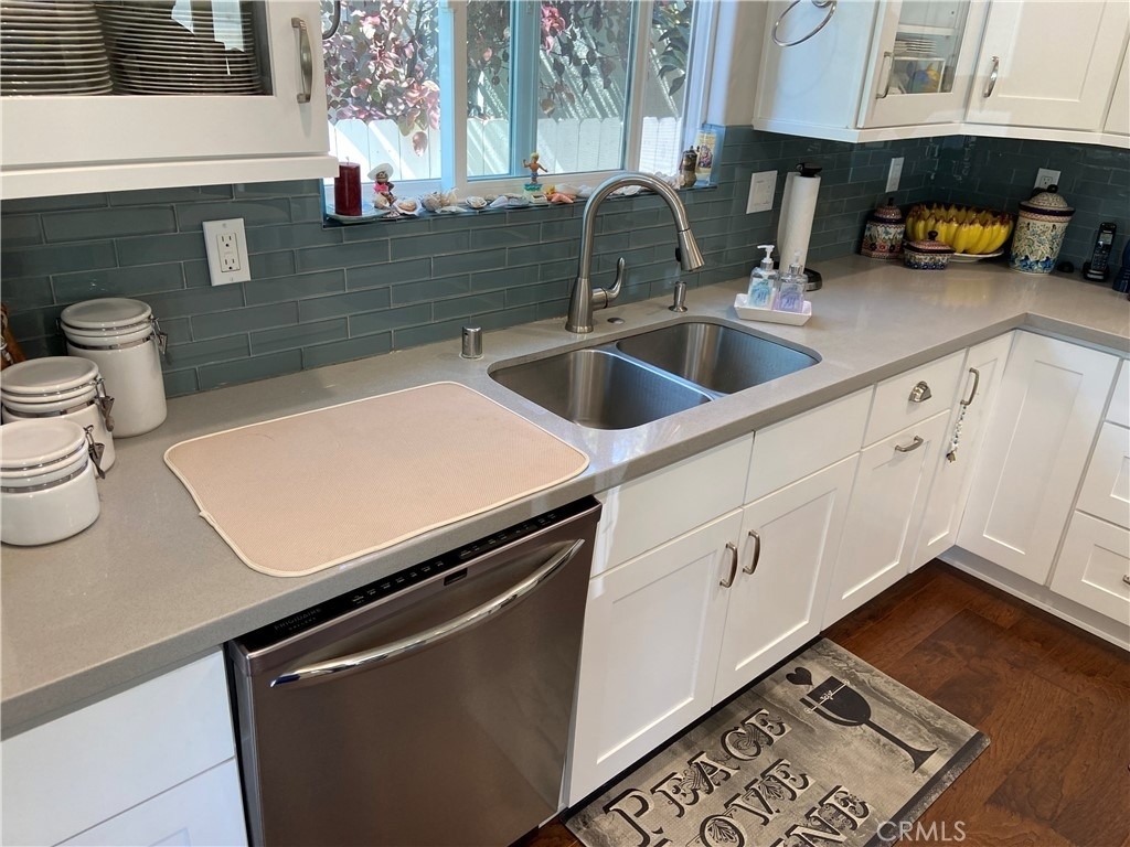 4470 Stansbury Avenue - Photo 7