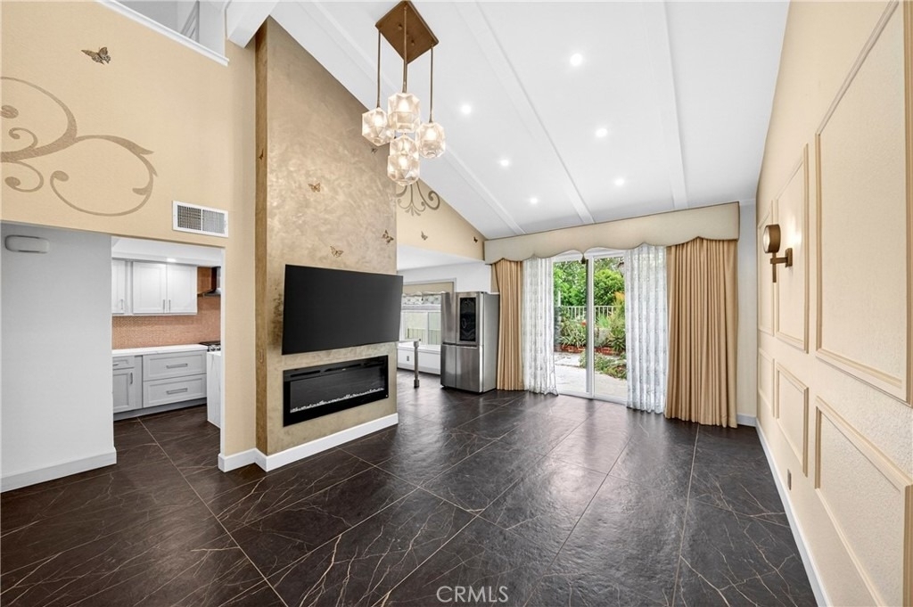 1034 Creekside Drive - Photo 2