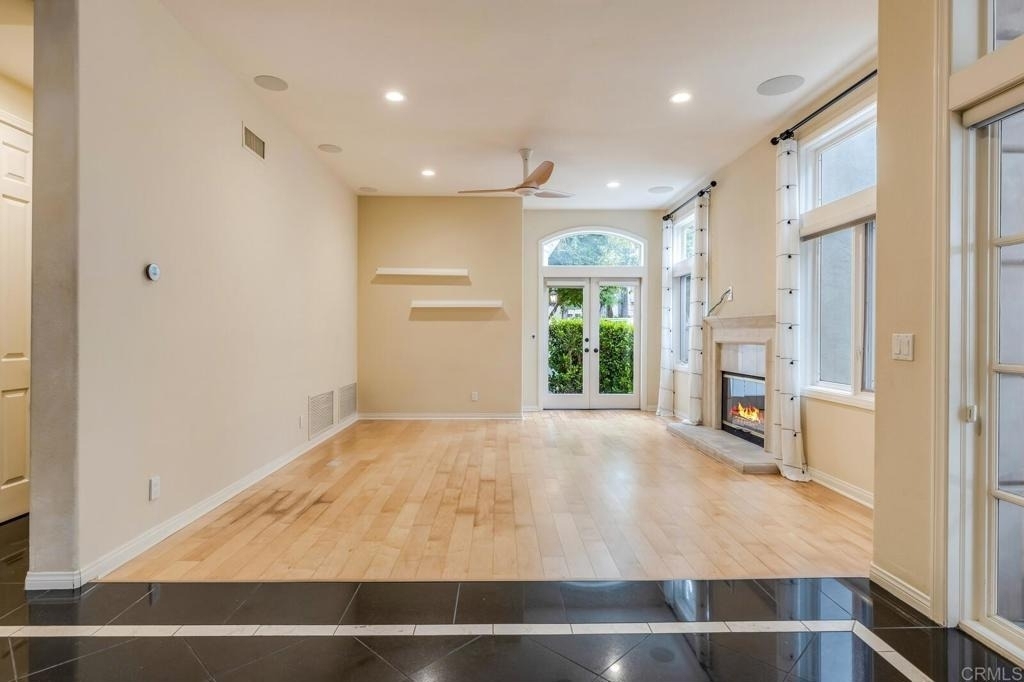 5370 Renaissance Avenue - Photo 3