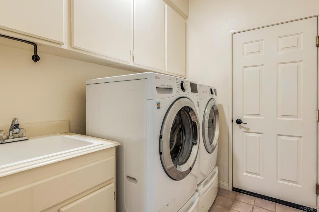 5370 Renaissance Avenue - Photo 33