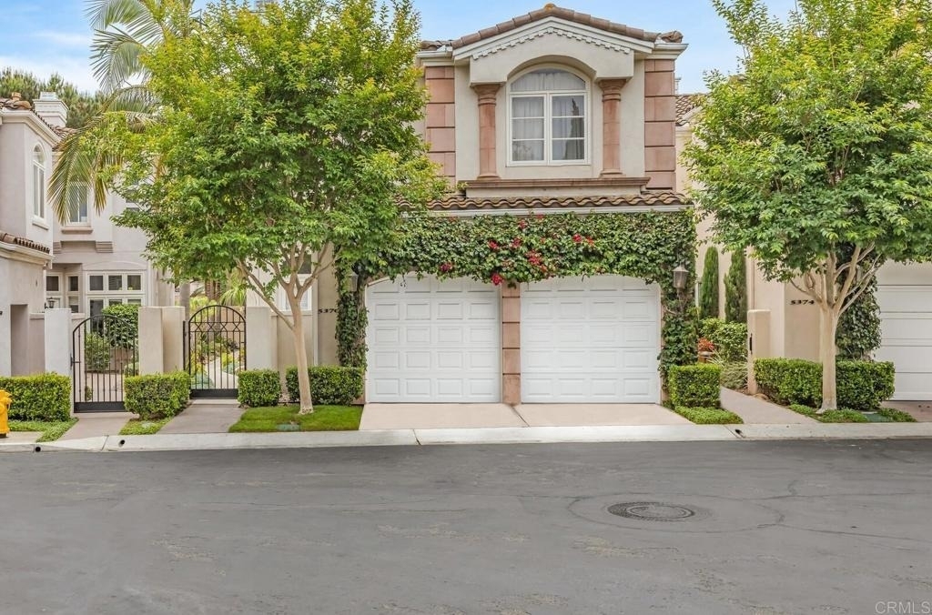 5370 Renaissance Avenue - Photo 0