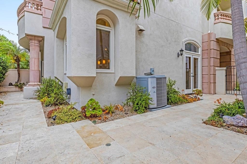 5370 Renaissance Avenue - Photo 36