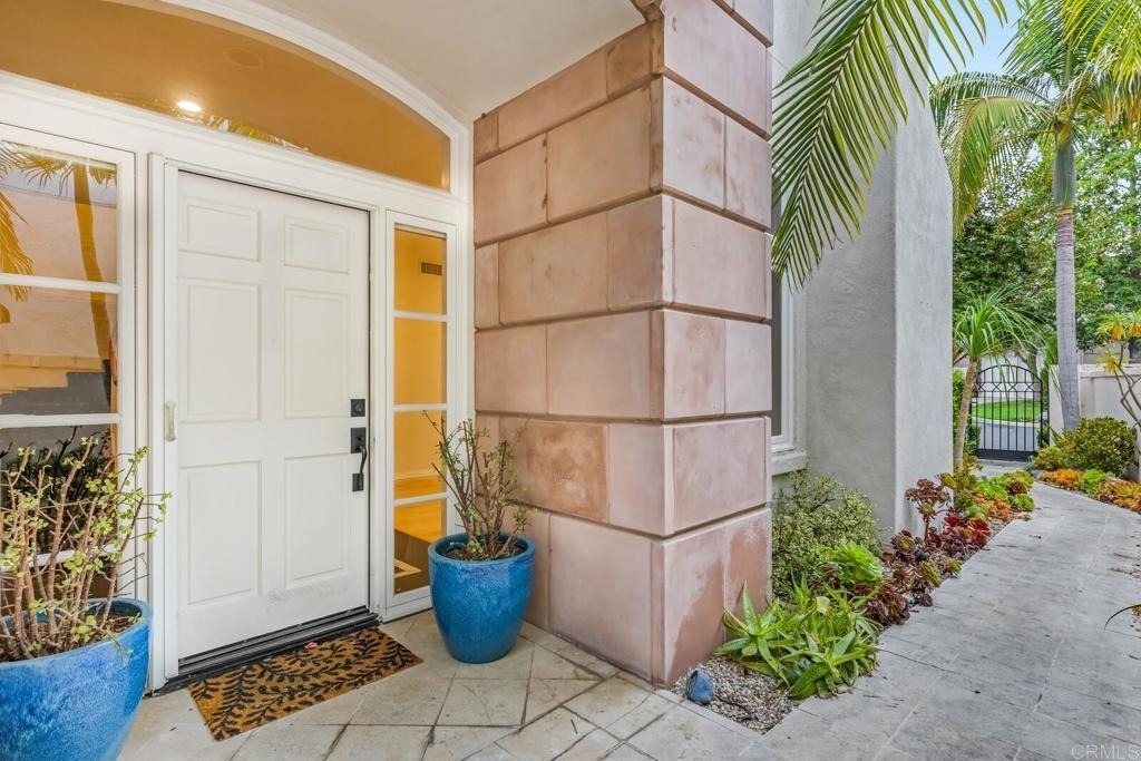 5370 Renaissance Avenue - Photo 2