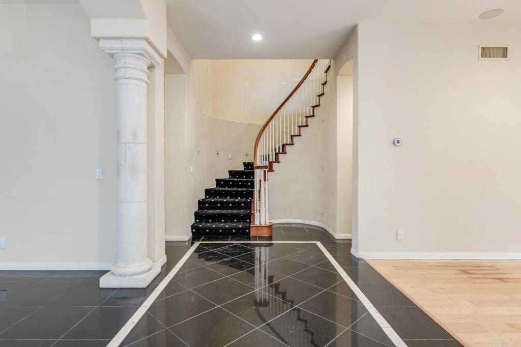 5370 Renaissance Avenue - Photo 12