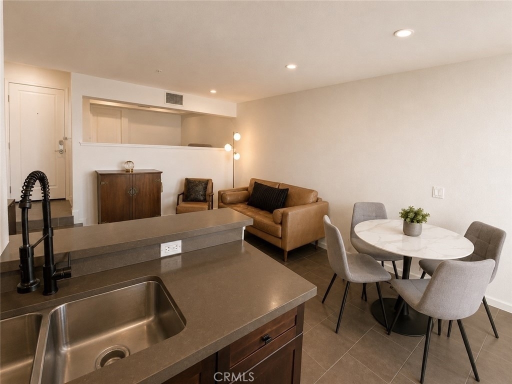 7320 Hawthorn Avenue - Photo 6
