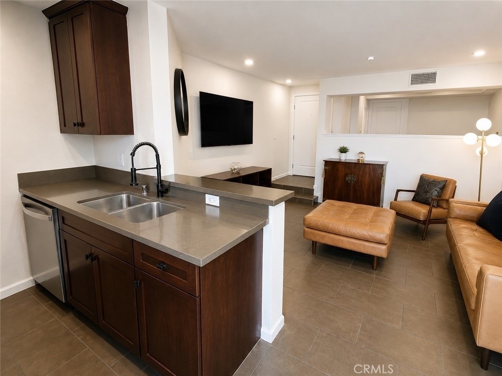 7320 Hawthorn Avenue - Photo 7
