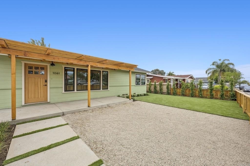 1061 Buena Vista Way - Photo 3