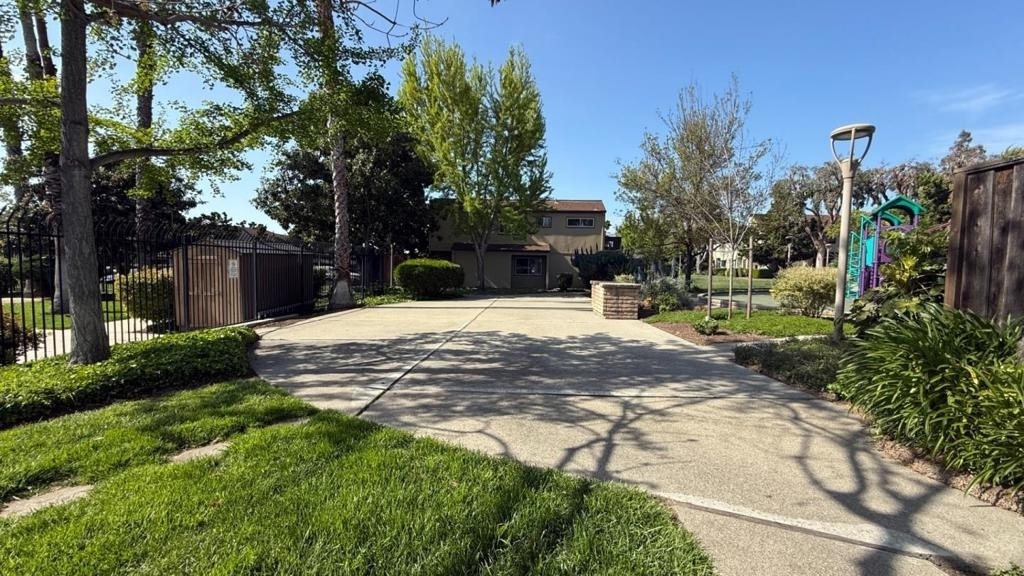 1356 Highland Court - Photo 4