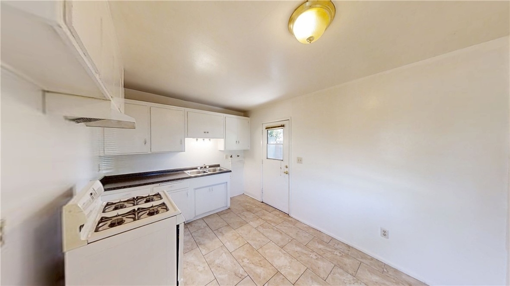 947 Park Avenue - Photo 2