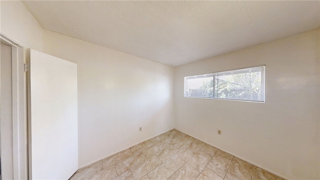 947 Park Avenue - Photo 4