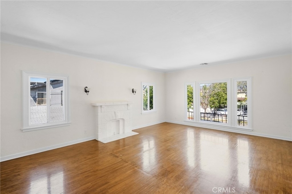 218 216 E Windsor Road - Photo 5