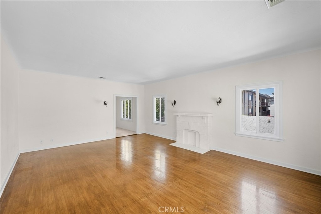 218 216 E Windsor Road - Photo 2