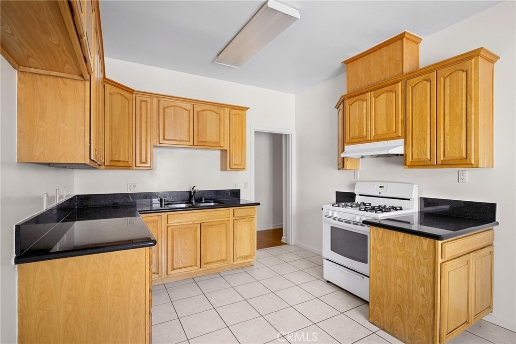218 216 E Windsor Road - Photo 6