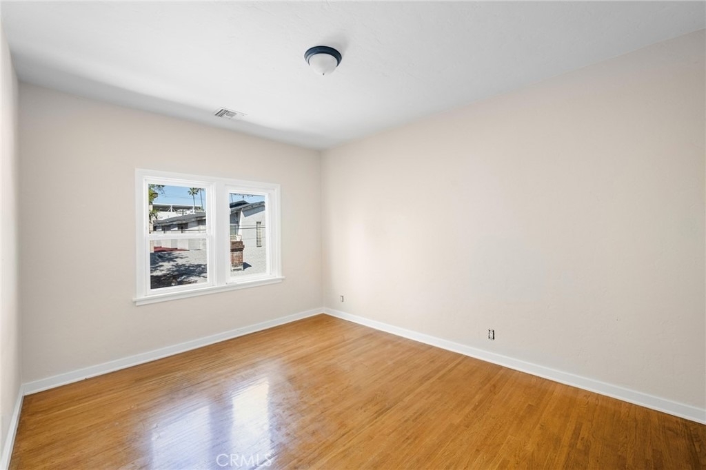 218 216 E Windsor Road - Photo 17