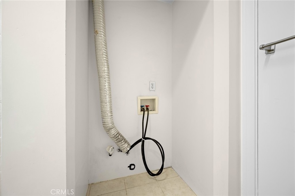 218 216 E Windsor Road - Photo 16