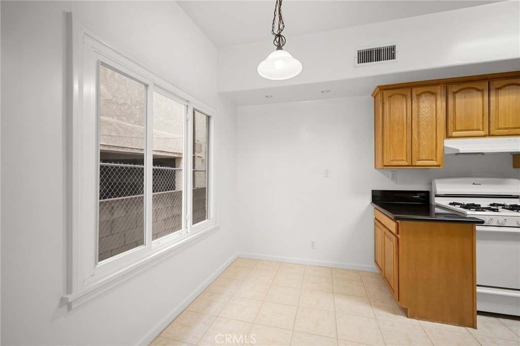 218 216 E Windsor Road - Photo 6